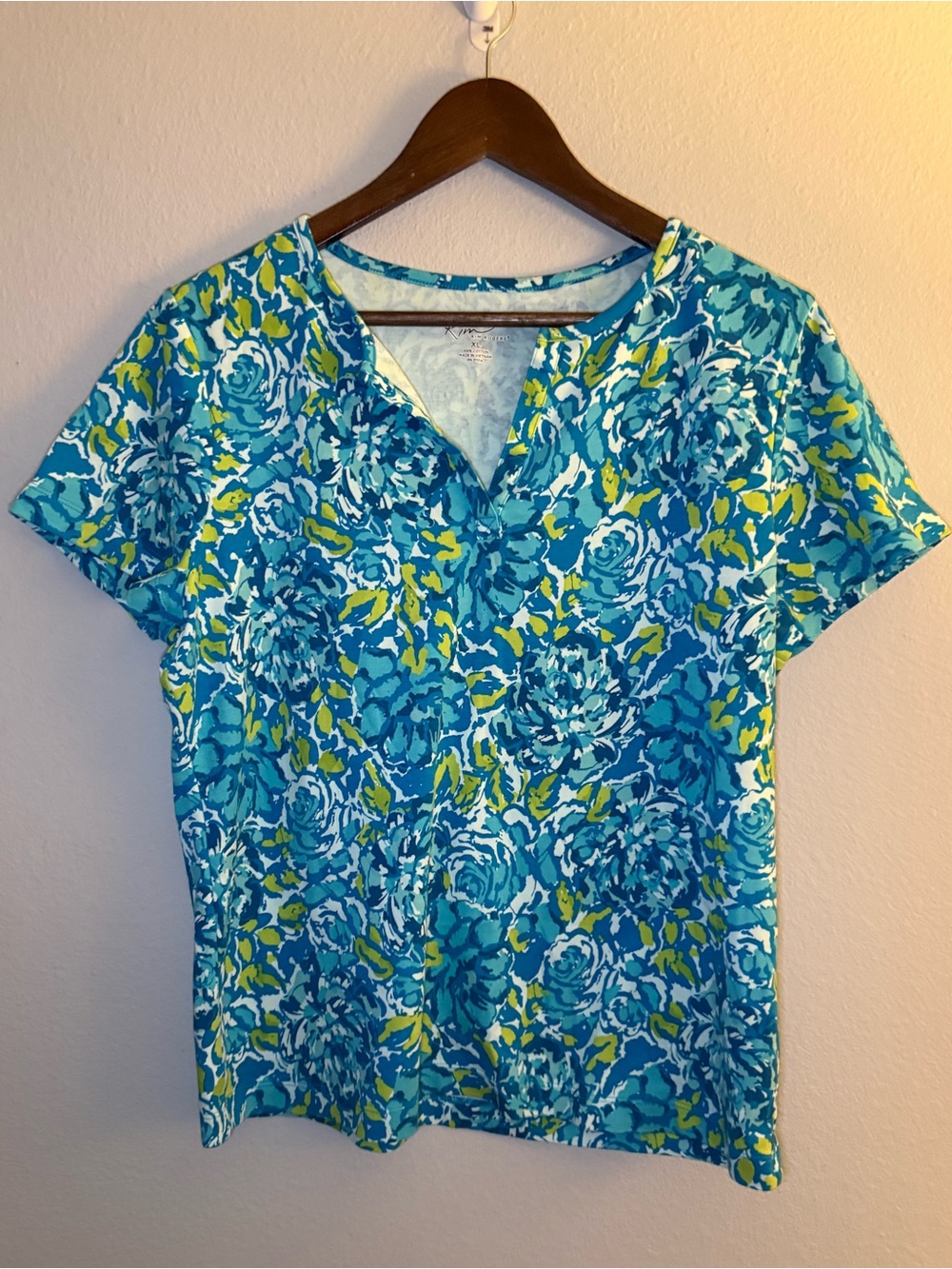 Kim Rogers Blue Floral Short Sleeve V-Neck Top